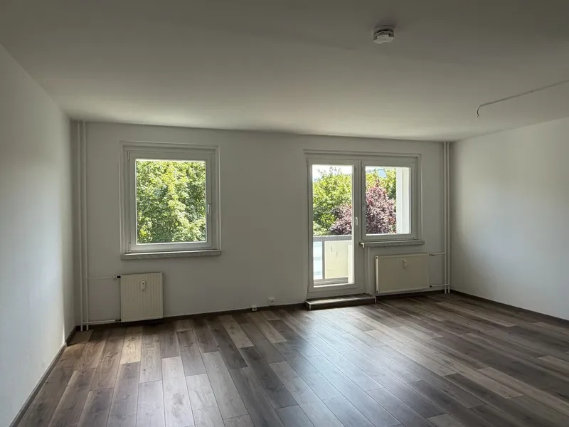 Schicke 2- Zimmer- Wohnung mit Balkon und Wannenbad! — photo 1